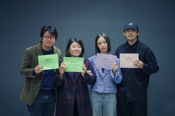 김윤석 윤계상 고민시 이정은 박지환 아무도 없는 숲속에서 출연 확정