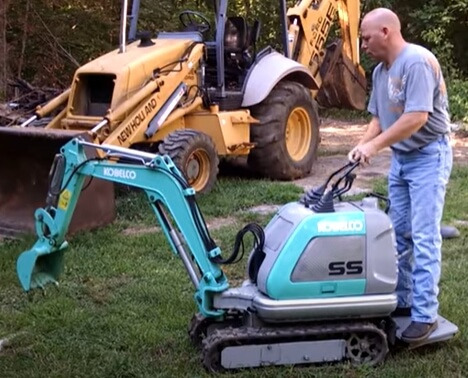 마치 강아지 같은 미니 굴삭기 VIDEO: Komatsu micro shovel PC01 l Kobelco mini micro Excavator SS1