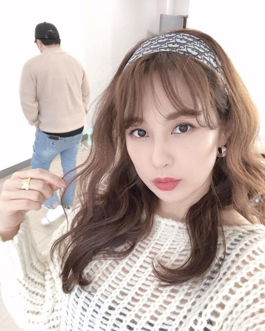 채연, 세월 역행하는 동안 미모..여대생이래도 믿겠네