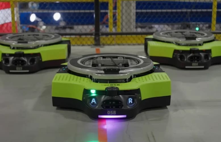 새로 선보인 놀라운 아마존 창고 로봇 VIDEO: Amazon Shows Off Impressive New Warehouse Robots
