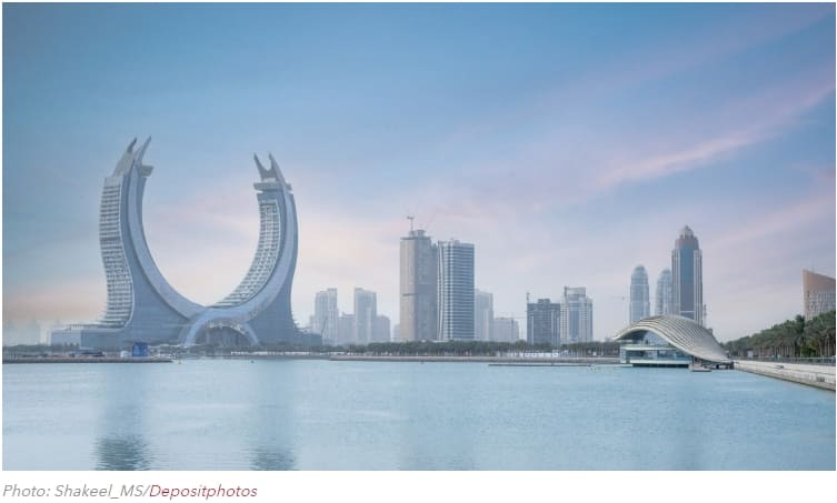 카타르 도하의 스워드 모양의 카타라 타워 VIDEO: Towers in Doha Designed To Look Like Crossed Swords Are the Sites of Two Luxury Hotels