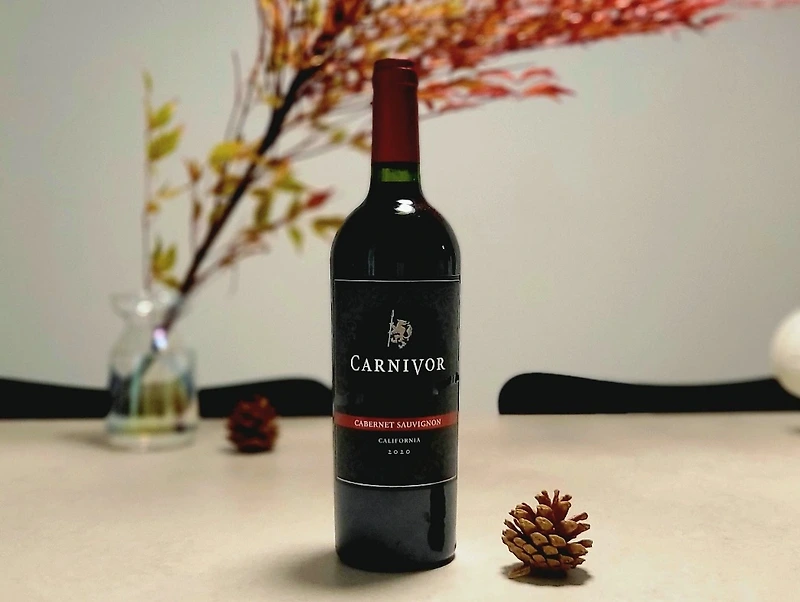 카니버 카버네 소비뇽 2020 - 강렬한 바디감과 탄닌의 미국 까쇼 와인