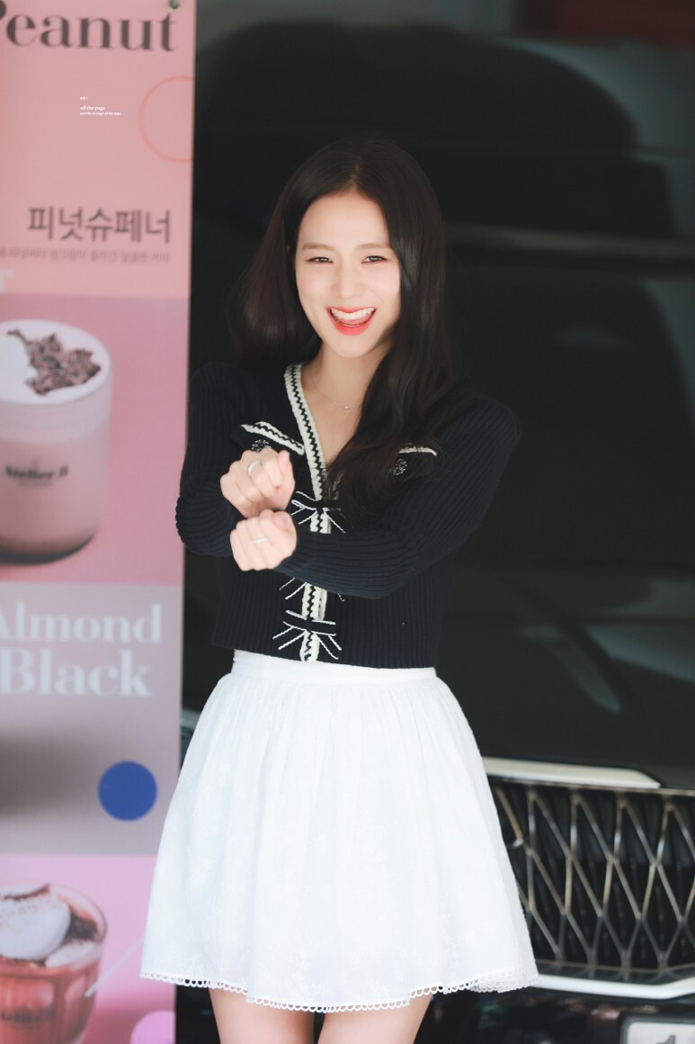 '7인 7색' 블랙핑크 지수, '꽃' 뮤직비디오...다채롭게 꽃 치웠다