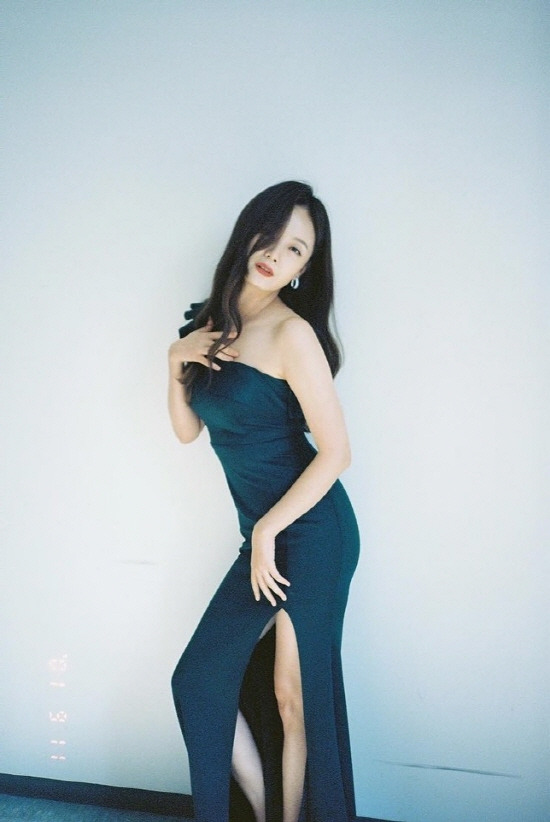 전소민, 볼륨 뽐내고 각선미 드러내고...이렇게 섹시했어? [사진]
