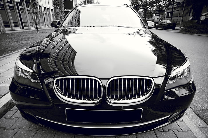 BMW 5시리즈 특징과 장점, 탁월한 퍼포먼스와 혁신적인 기술 소개