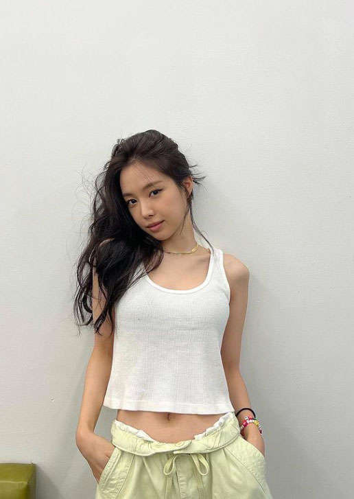 무더운 여름! 어깨 드러낸 민소매 티 입은 연예인들 [사진]