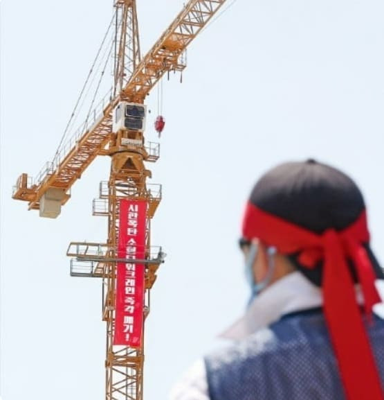 LH 공사장서도 수백억 돈 뜯은 타워크레인 노조...공사 중단될까봐 쉬쉬