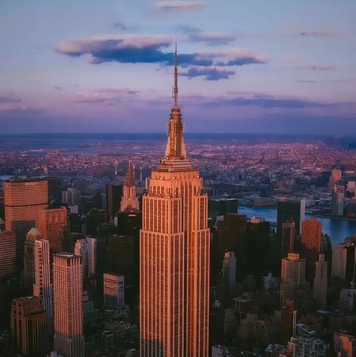1920년대에 건설된 뉴욕 엠파이어스테이트 빌딩의 놀라운 건설 모습   VIDEO:Stunning footage of the construction of New York's Empire State Building in color (opened in 1931)