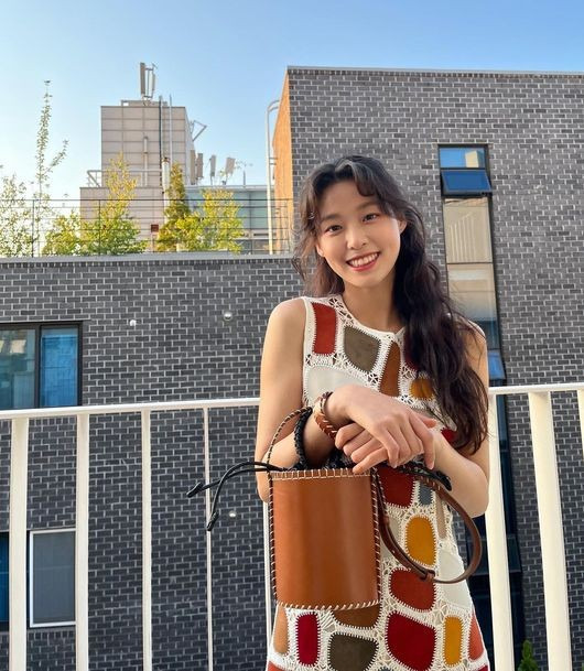 설현, 더위 날리는 힐링 미소! 날마다 예뻐져~ [사진]
