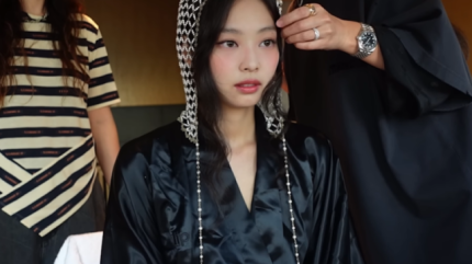 블랙핑크 제니, 거울 보며 