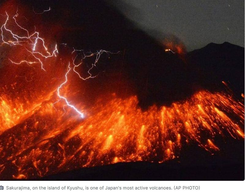 터질 때마다 조마조마한 일본 사쿠라지마 화산 거대한 폭발 분출 VIDEO: Japan’s Sakurajima volcano erupts, fifth level alert issued