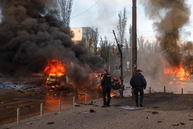[일상 Issue] 러시아 우크라이나 수도 키이우 공격 크림대교 폭격 푸틴 보복 우크라이나 항전 의지 국제 사회 대응 삼성전자 건물 파괴
