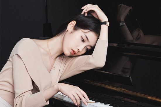 아이유, '가을아침'을 깨우는 여신 미모! [화보]