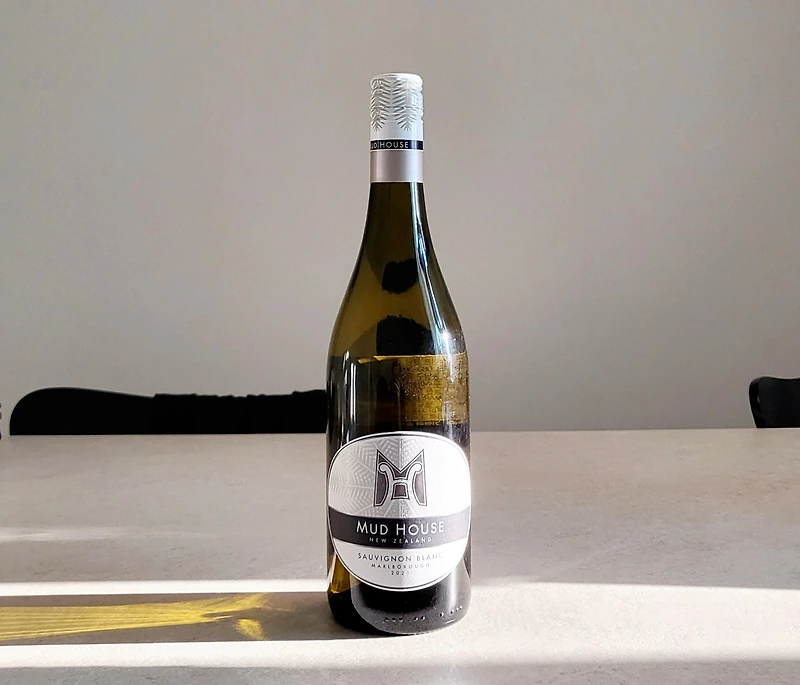 머드하우스 소비뇽블랑 2021 - 자몽과 파인애플 향을 가진 와인
