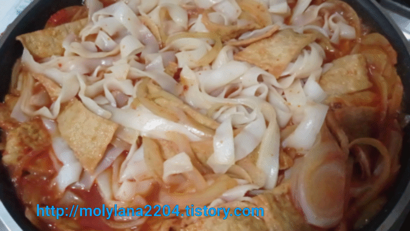중국식 쌀면, 퀘이 티아오 (kway teow)를 이용해서 박막례 할머니식 떡볶이를 만들어 보았습니다. (유레카!! 동남아 사시는 분들 어서 오세요~~)