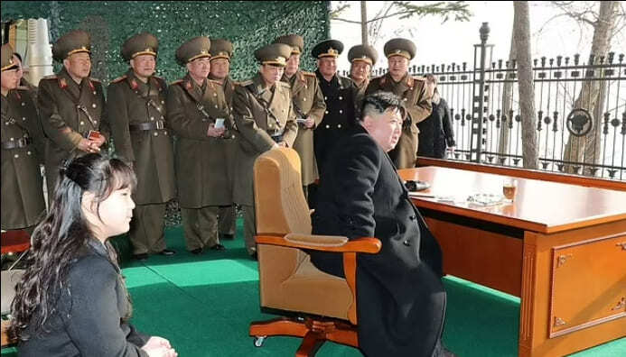 '김정은' 구글 검색 북한 비밀 10국 요원...총살형 앞두고 있어 North Korean agent faces the firing squad after he was caught 'googling' Kim Jong Un