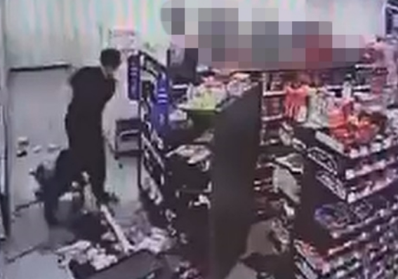 경남 진주시 편의점 아르바이트 여성 숏컷 머리 페미 주장 폭행 혐의 20대 남성 징역 5년 구형