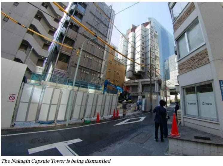 도쿄 명물 나카긴 캡슐 타워 해체 모습  VIDEO: Footage reveals dismantling of Nakagin Capsule Tower in Tokyo