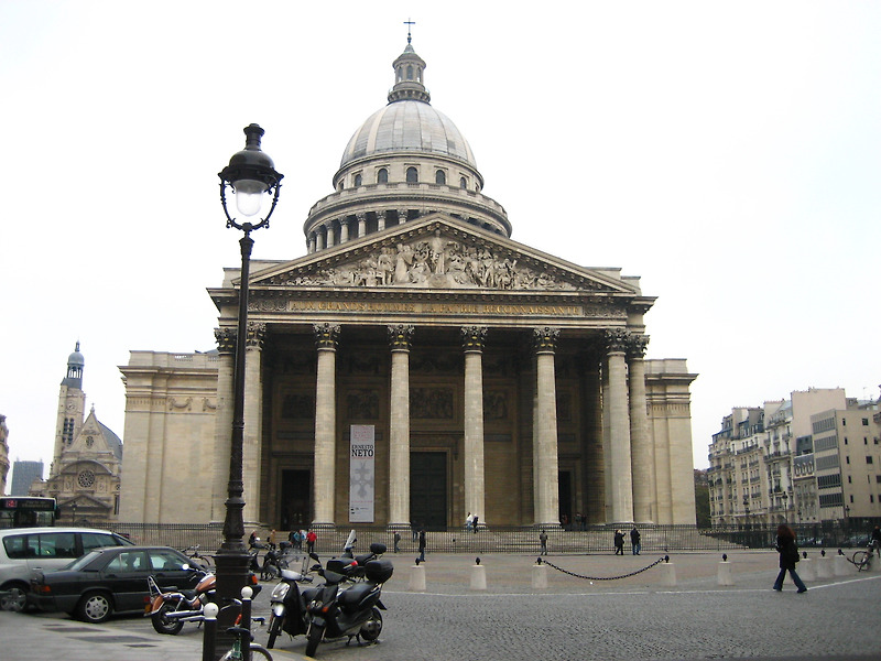 프랑스와 파리를 대표하는 소르본대학교 여행기와 루브르박물관 야경