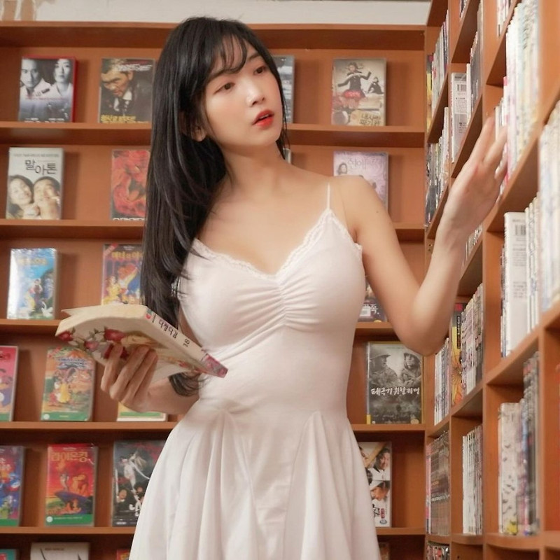 공개 소개팅에 참가한 유튜버 이해인이 자신과 결혼하면 '판타지를 충족시켜 줄 수 있다'며 섹시함을 무기