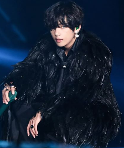 방탄소년단 뷔 솔로곡 '싱귤래리티' 중국 네티즌 선정 레전드 솔로무대 1위 등극