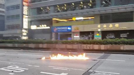 공포의 홍콩 그 생생한 시위 현장.gif