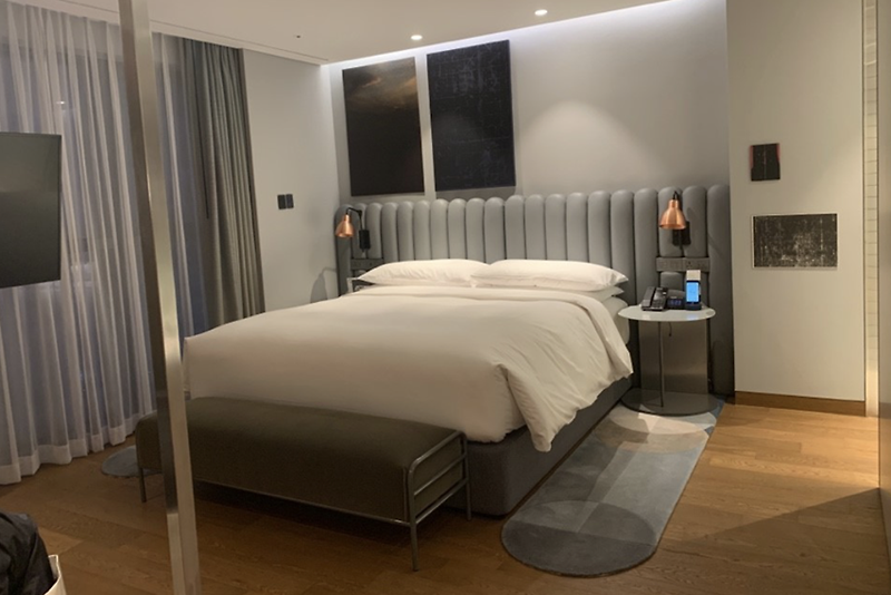 핫 플레이스 홍대 라이즈호텔(RYSE Hotel) 아티스트 스위트룸 숙박후기 : 아이와 호캉스 추천 - 타르틴(TARTINE)베이커리