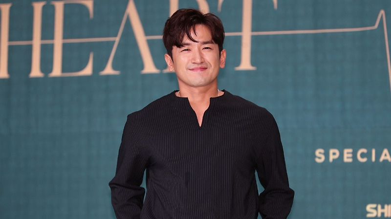 신화 멤버 이민우도 강제추행 혐의로 검찰 송치