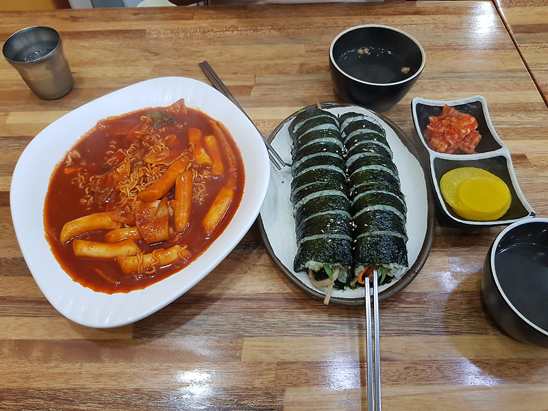 (4점) 대구 수성구 황금동 24시간 분식 맛집 '김밥 파는사람들 황금데레사점'