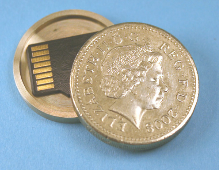 마이크로 SD(Micro SD)카드를 동전에 넣고 다니면 어떤 느낌이 들까요?