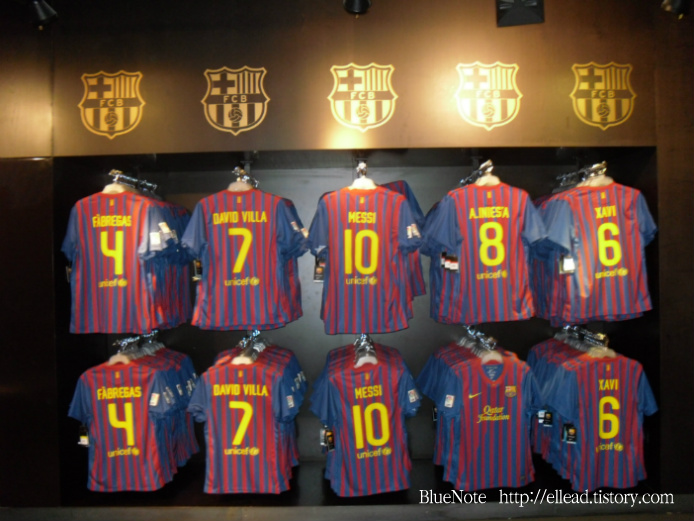 <FC 바르셀로나 공식 샵> 캠프 누 (Camp Nou)의 메가스토어 (mega store)