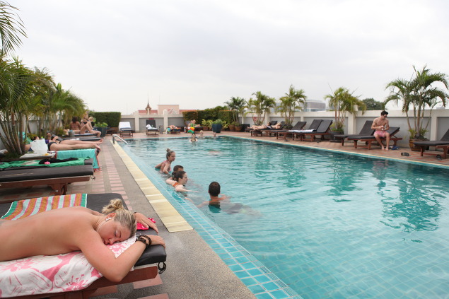 태국 잘란쿵 마켓, 호텔 수영장 등