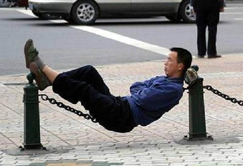 중국인이 거리에서 낮잠 자는 법