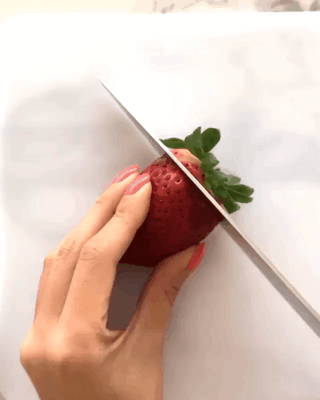 딸기로 장미 만들기