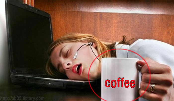잠 깨는데 커피 대신 먹으면 좋은 음식 7가지