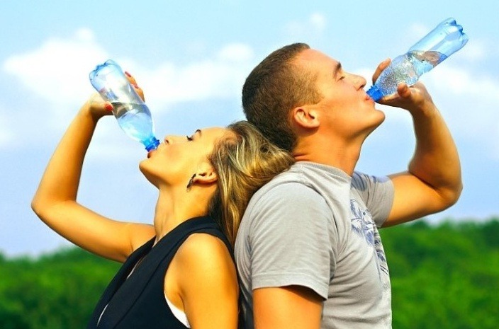 당신이 즉시 물을 마셔야 한다는 신호 7가지