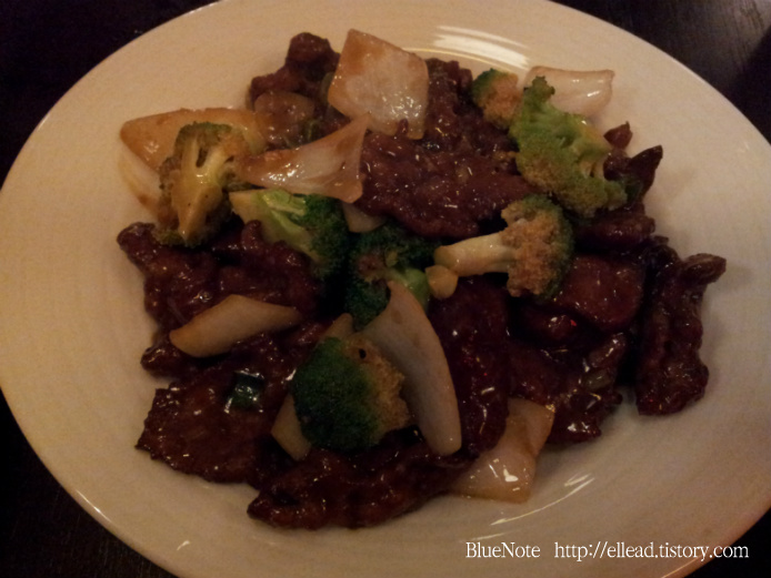 가로수길 중국음식점 : 차알 (Cha'R) : 몽골리안 비프, 비타민 브레드 쉬림프