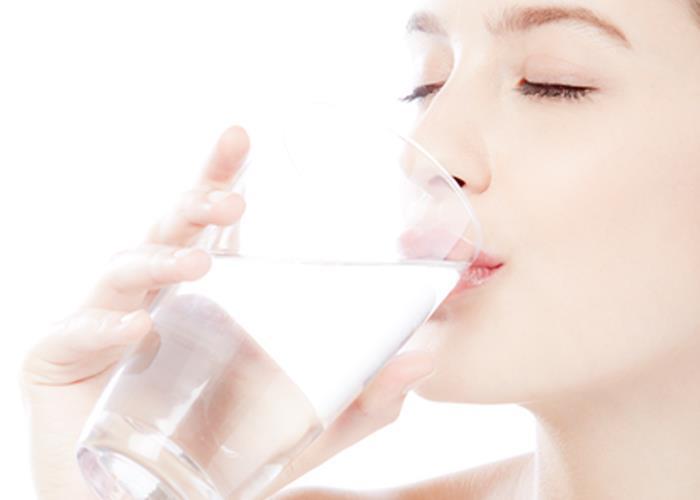 아침에 마시는 따뜻한 물의 효능 12가지