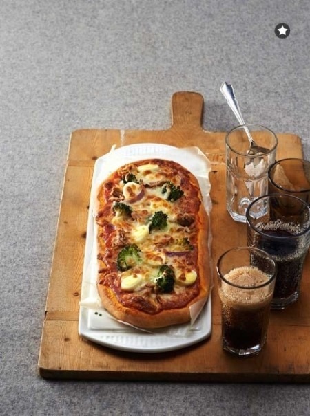 알래스카산 연어로 피자 만들기