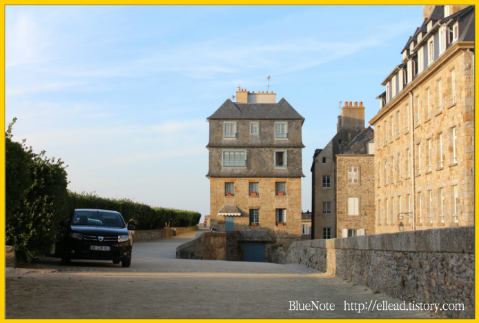 <프랑스 브르타뉴 지역 여행> 생말로(Saint Malo) : 대서양의 푸른 바다, 아름다운 성곽 마을