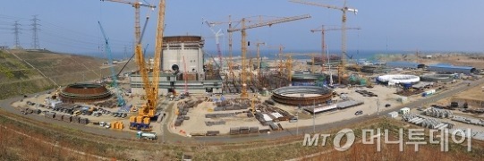 '원전 폐쇄' 400兆 신시장, 한국은 예산 '0원'
