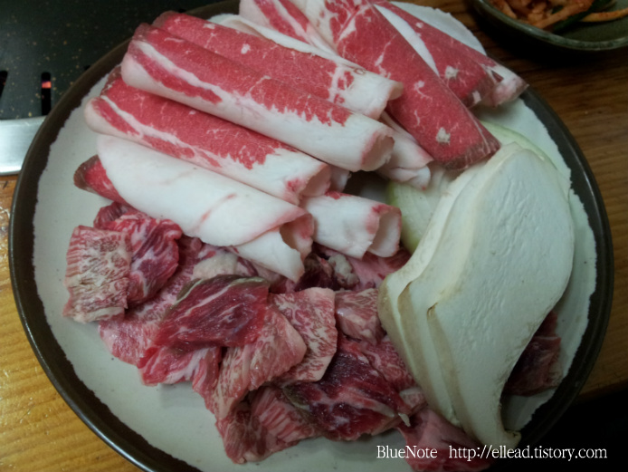 <서초동 맛집> 횡성가든 : 육회, 차돌박이, 갈비살, 그리고 김치전골