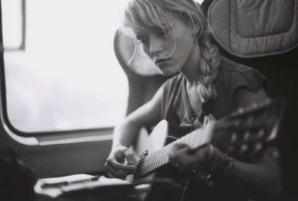 Alice Phoebe Lou - 