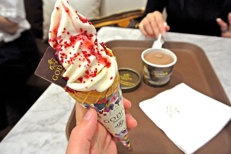 고디바 아이스크림 가격 / 90주년한정 화이트초콜릿 라즈베리&로즈