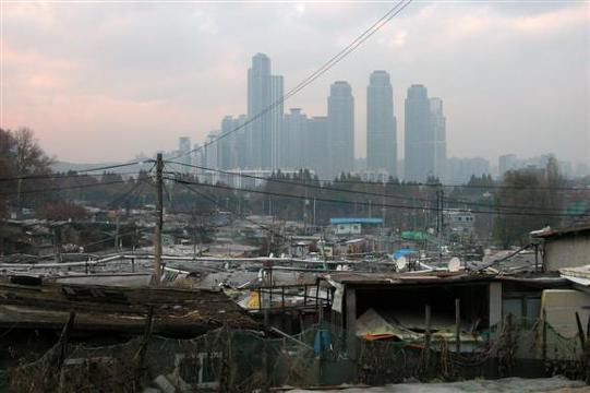 서울시, 강남구에 '구룡마을' 개발계획 절차 이행 촉구...강남구와 입장차