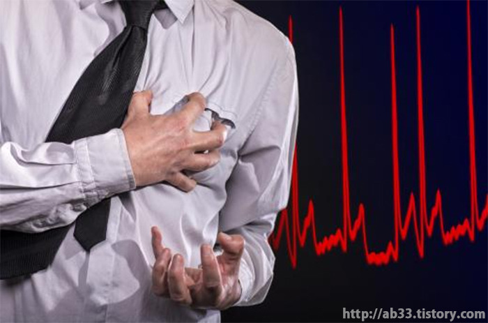 부모님을 심장마비로부터 지키는 초기 징후 7가지