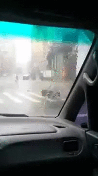 오토바이를 날리는 대만태풍 클라스