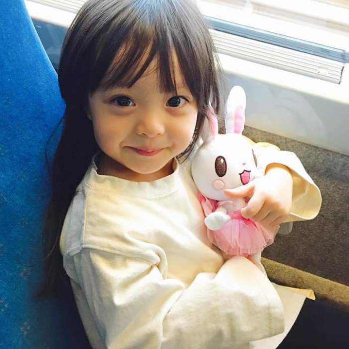 일본에서 귀엽다고 난리난 한국여자아이