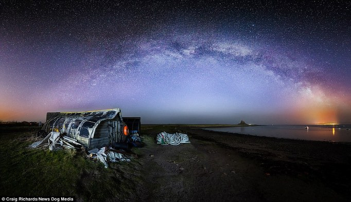 열정! 우주의 갤럭시 파노라마 찍다 Photographer spends four hours snapping this incredible panorama