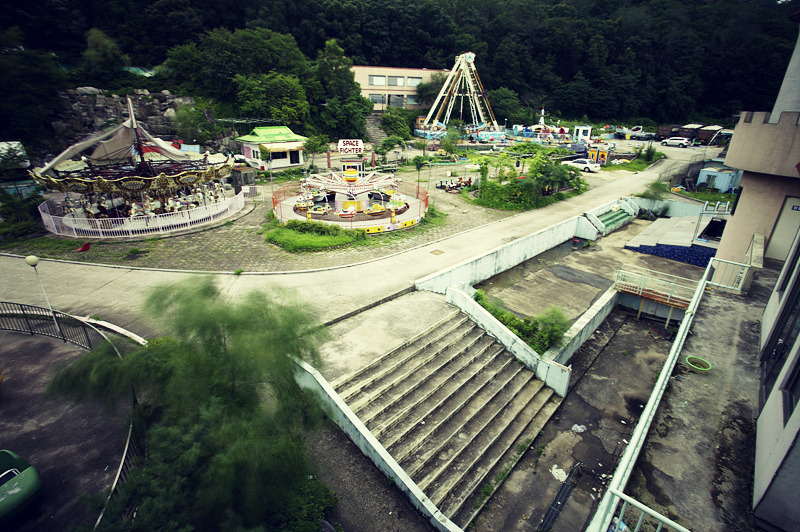 촬영지로 각광받는 폐장된 놀이공원 용마랜드